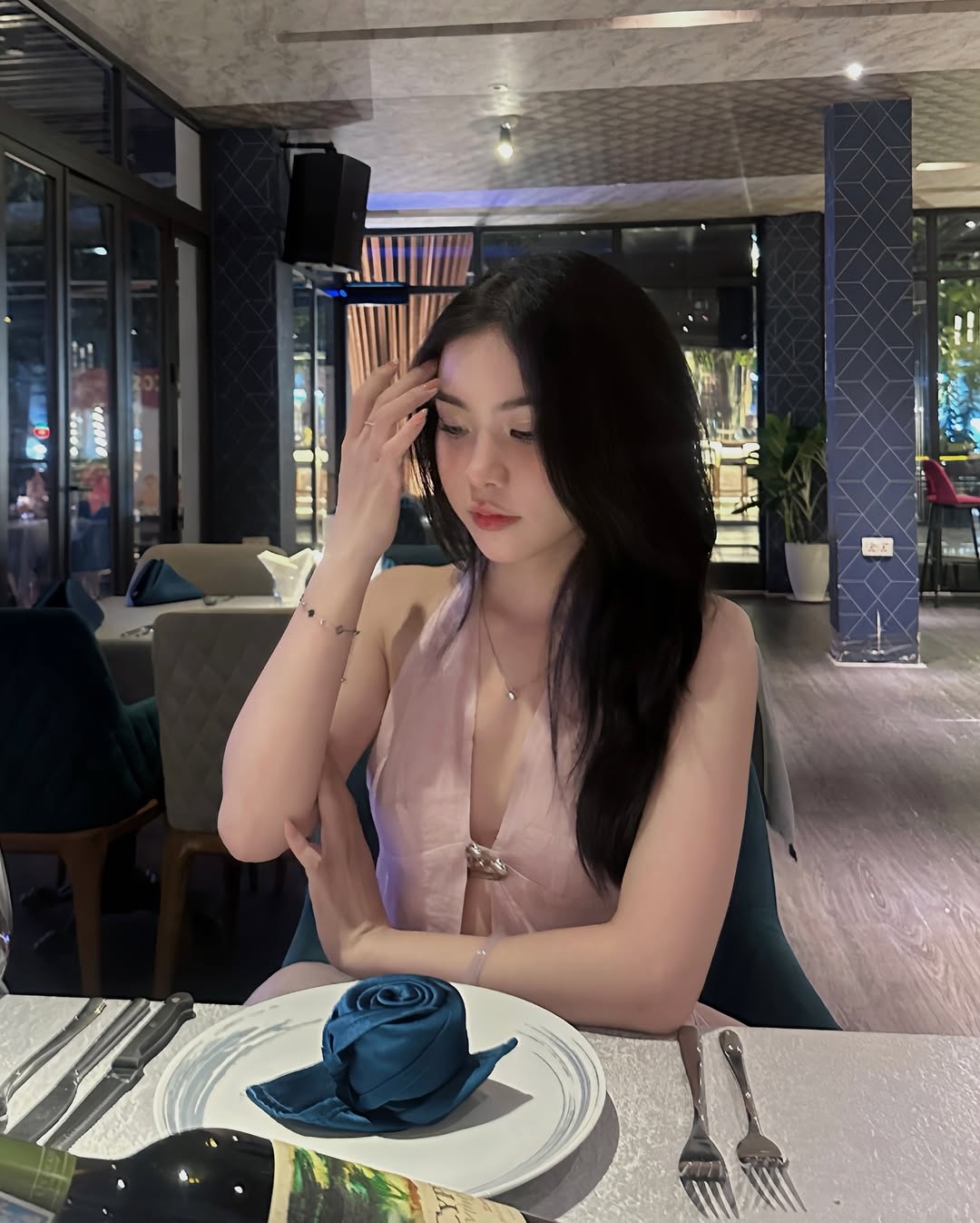 Em bé vui vẻ